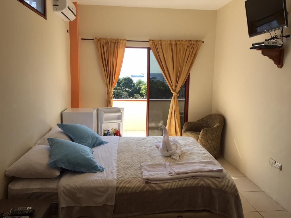 Hostal Tongo Reef بويرتو بكويريزو مورينو الغرفة الصورة